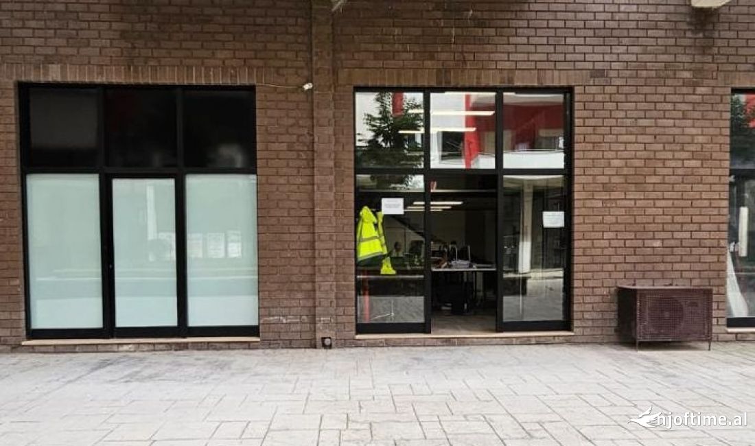 Ne Kompleksin Golden Park  Shitet Njesi Biznesi me Certifikate Pronesie 