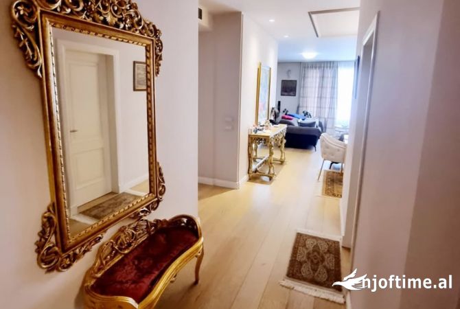 Shtepi ne shitje Apartament ne Tirane, 3+1, Mobilimi E mobiluar, Pagesa 510,000  Euro.