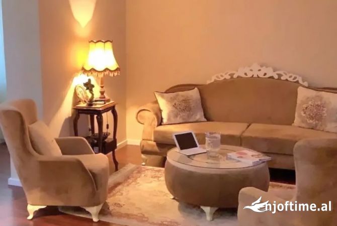 Shtepi ne shitje Apartament ne Tirane, 2+1, Mobilimi E mobiluar, Pagesa 250,000  Euro.