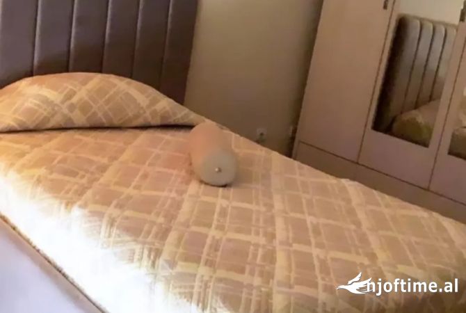 Shtepi ne shitje Apartament ne Tirane, 2+1, Mobilimi E mobiluar, Pagesa 250,000  Euro.