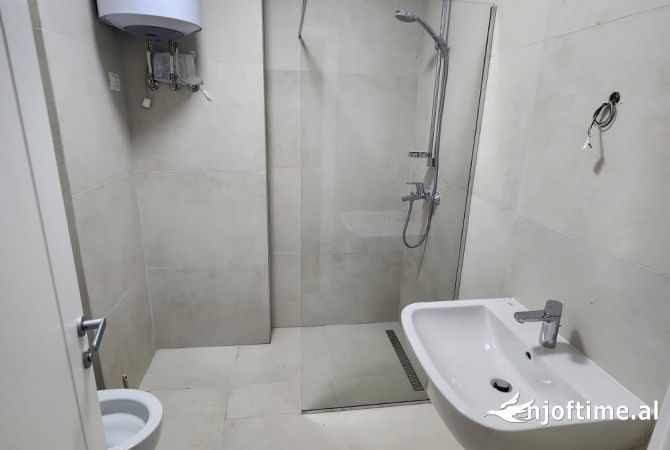 Shtepi me qera Apartament ne Tirane, 2+1, Mobilimi E mobiluar, Pagesa 1,600  Euro.