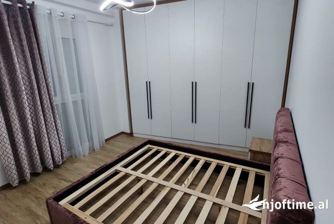 Shtepi me qera Apartament ne Tirane, 2+1, Mobilimi E mobiluar, Pagesa 1,600  Euro.