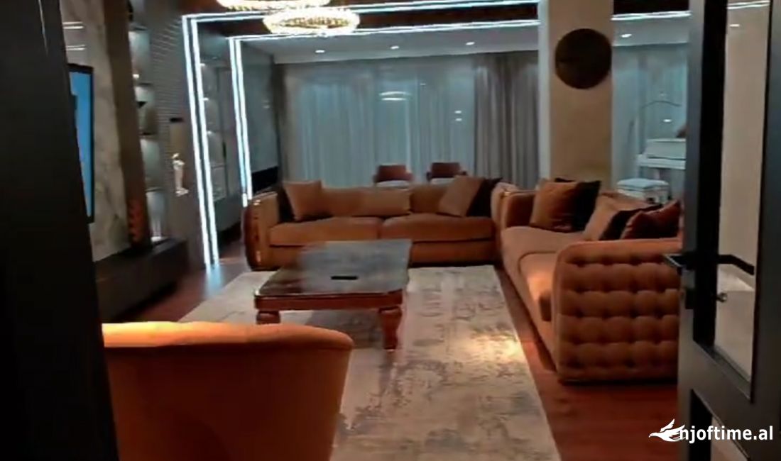 Shtepi me qera Apartament ne Tirane, 3+1, Mobilimi E mobiluar, Pagesa 4,000  Euro.