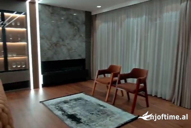 Shtepi me qera Apartament ne Tirane, 3+1, Mobilimi E mobiluar, Pagesa 4,000  Euro.