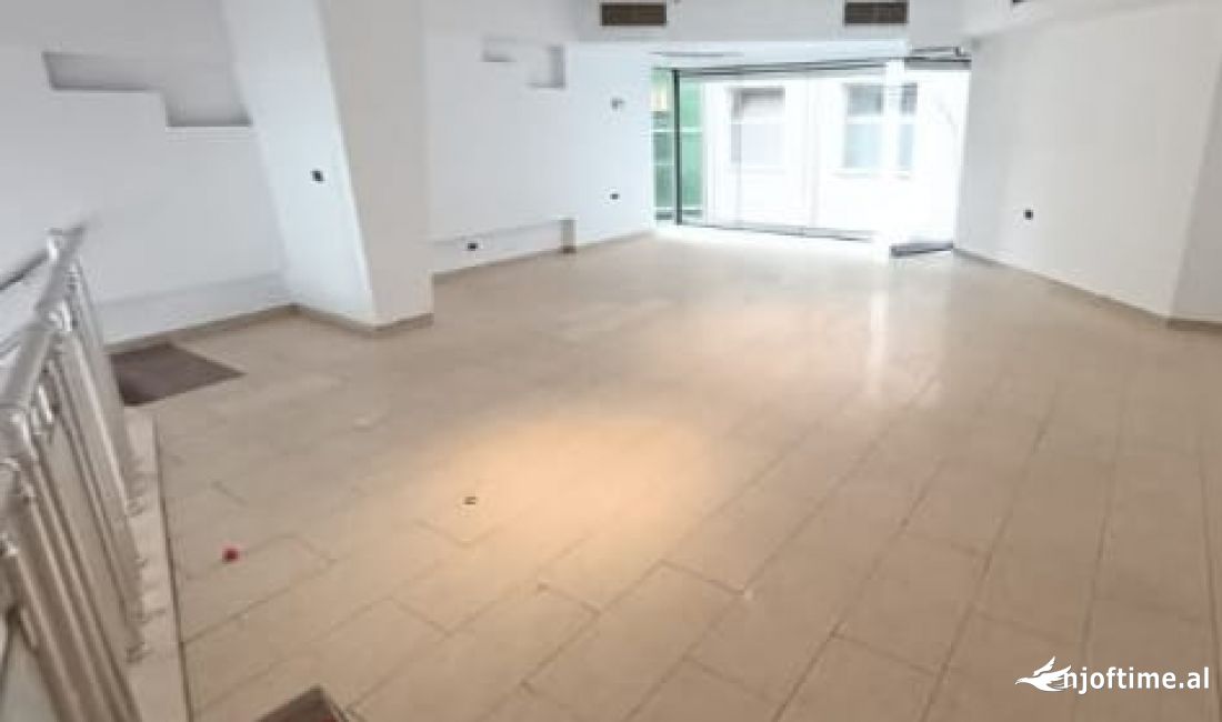 AMBIENT KOMERCIAL PER QIRA Shkolla e baletit