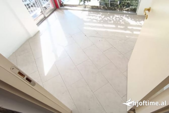 AMBIENT KOMERCIAL PER QIRA Shkolla e baletit