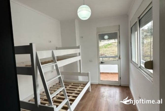 Shtepi ne shitje Apartament ne Durres, 2+1, Mobilimi E mobiluar, Pagesa 86,000  Euro.