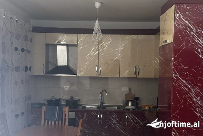 Appartamento in affitto a Tirana 2+1, Arredato