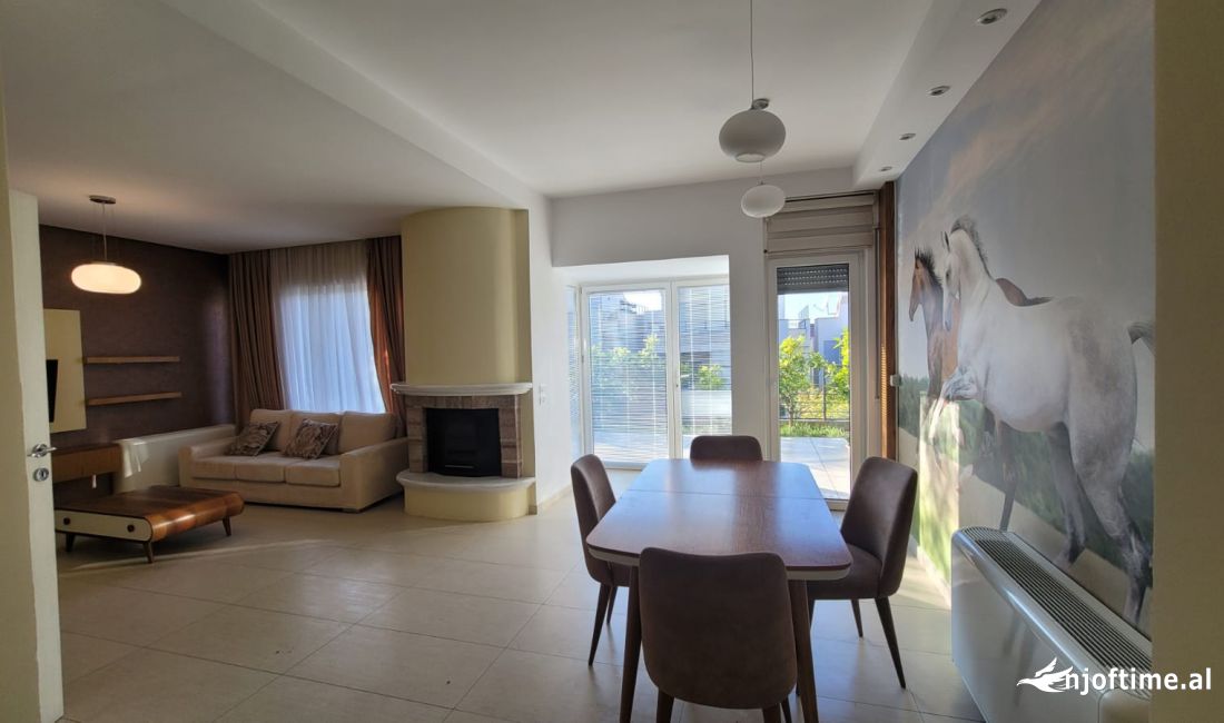 Shtepi ne shitje Vila Luksoze ne Tirane, 4+1, Mobilimi E mobiluar, Pagesa 700,000  Euro.