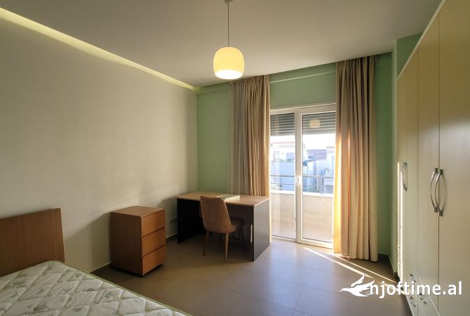 Shtepi ne shitje Vila Luksoze ne Tirane, 4+1, Mobilimi E mobiluar, Pagesa 700,000  Euro.