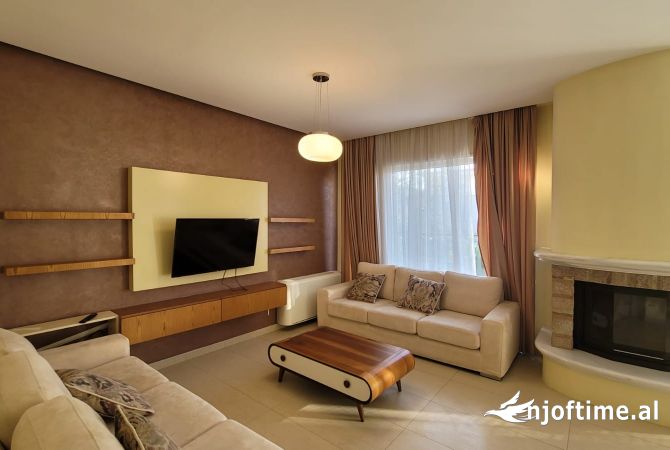 Shtepi ne shitje Vila Luksoze ne Tirane, 4+1, Mobilimi E mobiluar, Pagesa 700,000  Euro.