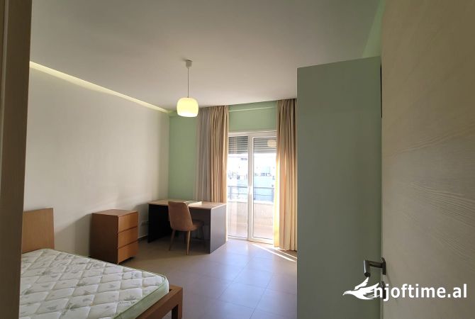 Shtepi ne shitje Vila Luksoze ne Tirane, 4+1, Mobilimi E mobiluar, Pagesa 700,000  Euro.