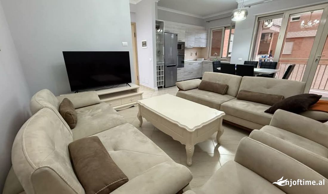 Shtepi ne shitje Apartament ne Tirane, 2+1, Mobilimi E mobiluar, Pagesa 192,000  Euro.