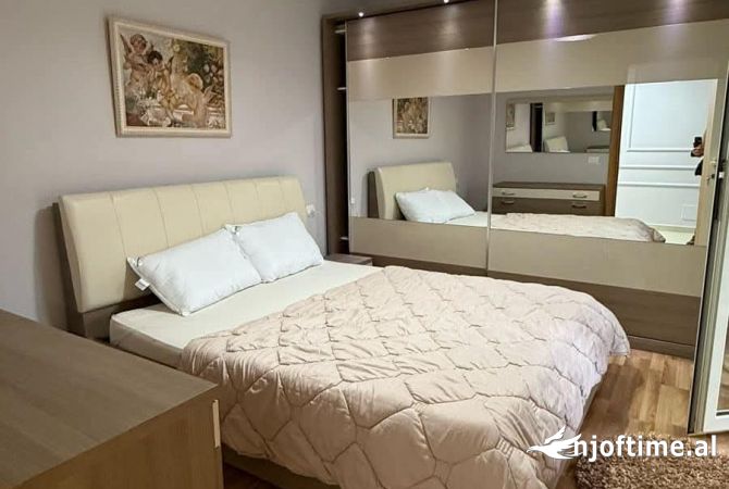 Shtepi ne shitje Apartament ne Tirane, 2+1, Mobilimi E mobiluar, Pagesa 192,000  Euro.