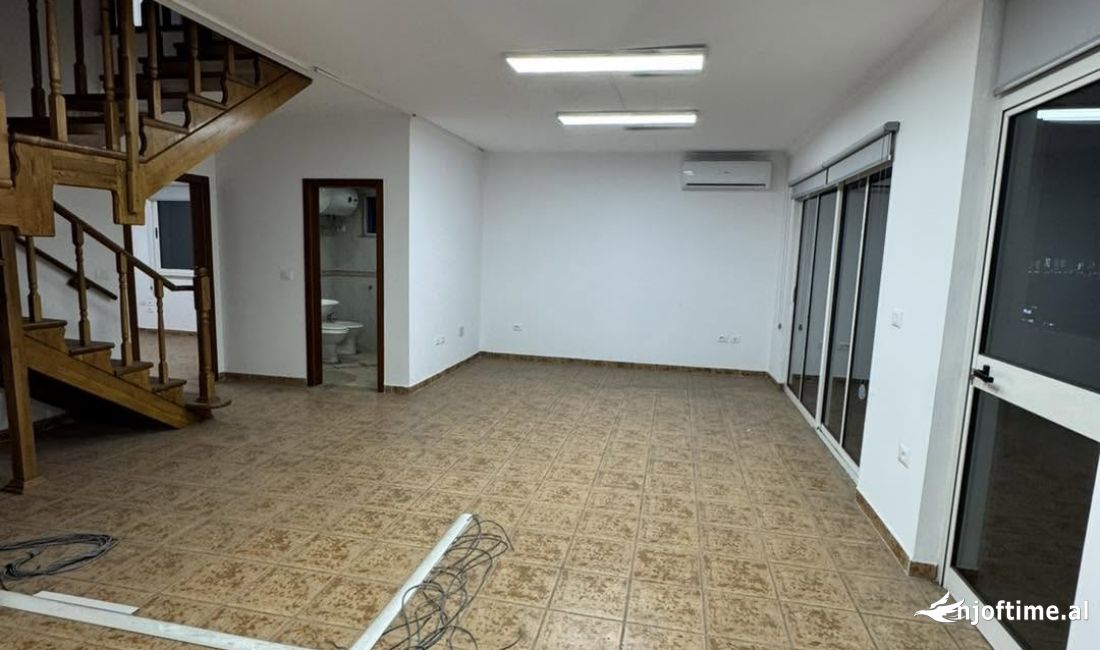 Jepet me qera apartament per zyre 4+1+2 te Komuna e Parisit‼️