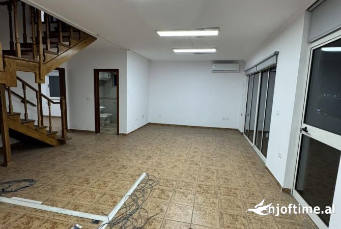 Jepet me qera apartament per zyre 4+1+2 te Komuna e Parisit‼️