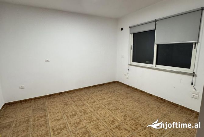 Jepet me qera apartament per zyre 4+1+2 te Komuna e Parisit‼️