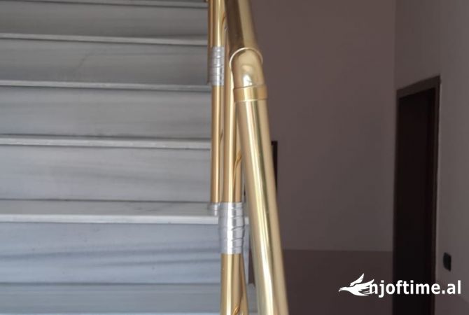 Shtepi ne shitje Apartament ne Tirane, 7+1, Mobilimi Bosh, pa mobiluar, Pagesa 630,000  Euro.