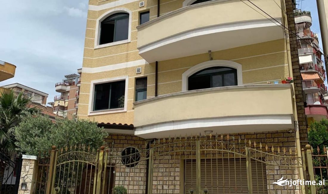 Shtepi ne shitje Apartament ne Tirane, 7+1, Mobilimi Bosh, pa mobiluar, Pagesa 630,000  Euro.