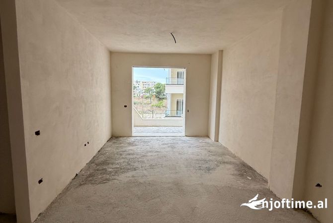 Shitet apartament 1+1 te Pishat e Buta ne Durres.