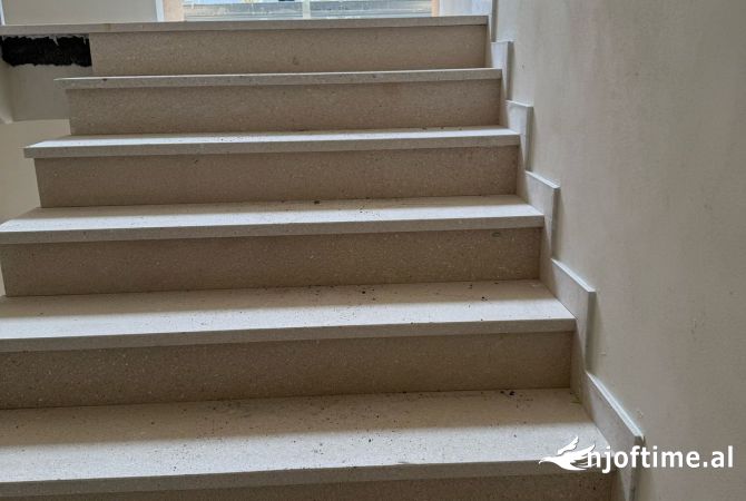 Shtepi ne shitje Apartament ne Durres, 1+1, Mobilimi Bosh, pa mobiluar, Pagesa 81,000  Euro.