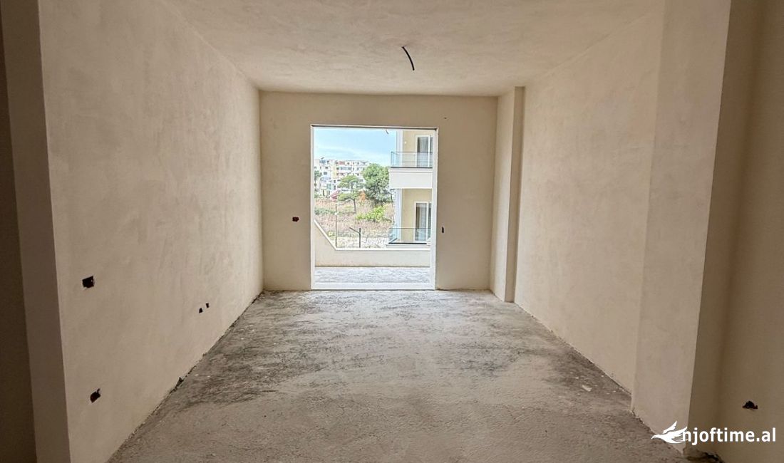 Shtepi ne shitje Apartament ne Durres, 1+1, Mobilimi Bosh, pa mobiluar, Pagesa 81,000  Euro.