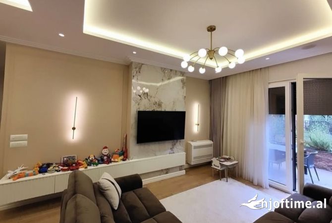 Shtepi ne shitje Apartament ne Tirane, 2+1, Mobilimi E mobiluar, Pagesa 330,000  Euro.
