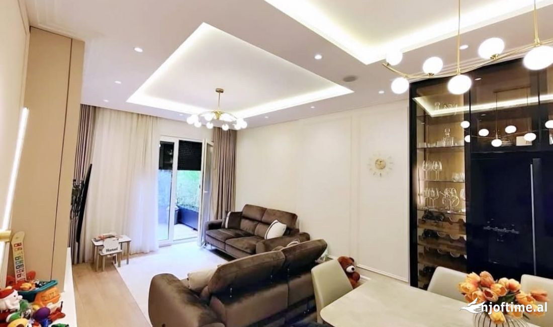 Shtepi ne shitje Apartament ne Tirane, 2+1, Mobilimi E mobiluar, Pagesa 330,000  Euro.