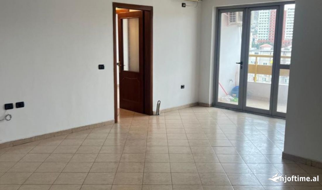 Shtepi me qera Apartament ne Tirane, 2+1, Mobilimi Pjeserisht e mobiluar, Pagesa 500  Euro.
