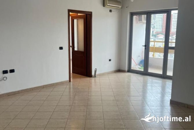 Jepet me qera Apartament 2+1  prane Pallatit me Shigjeta