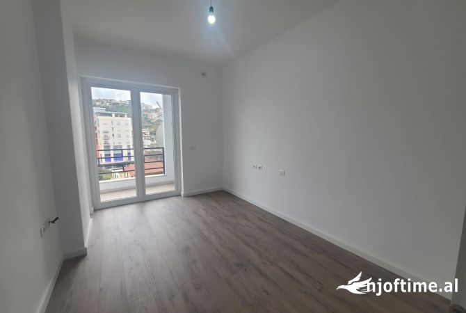 Shtepi ne shitje Apartament ne Tirane, 2+1, Mobilimi Bosh, pa mobiluar, Pagesa 140,000  Euro.
