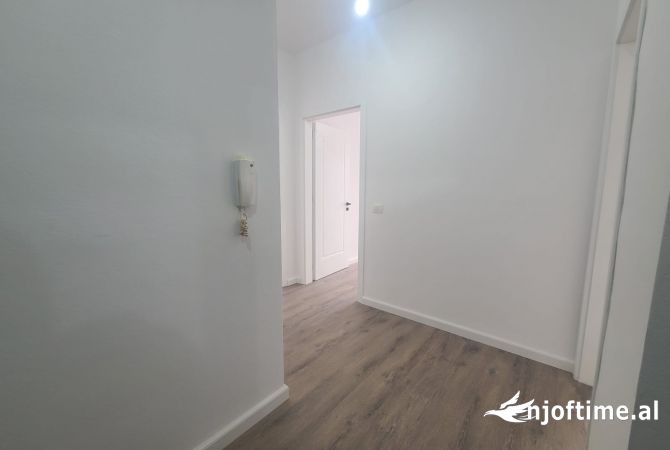 Shtepi ne shitje Apartament ne Tirane, 2+1, Mobilimi Bosh, pa mobiluar, Pagesa 140,000  Euro.
