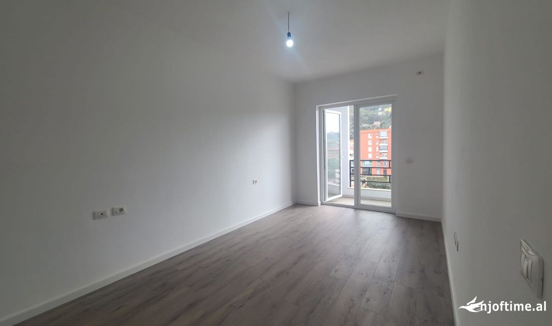 Shtepi ne shitje Apartament ne Tirane, 2+1, Mobilimi Bosh, pa mobiluar, Pagesa 140,000  Euro.