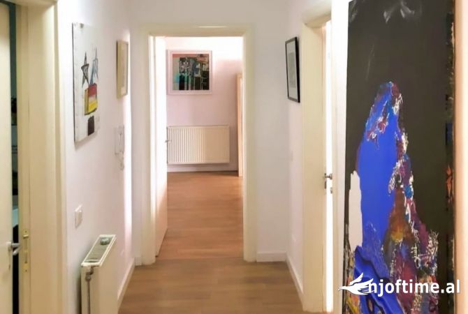 Shtepi ne shitje Apartament ne Tirane, 2+1, Mobilimi E mobiluar, Pagesa 289,000  Euro.