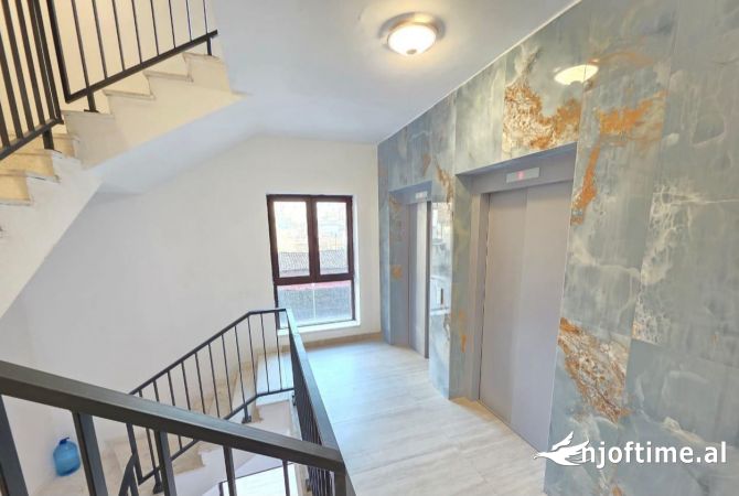 Ambiente Commerciale in Affitto 3+1 a Tirana - 500 Euro