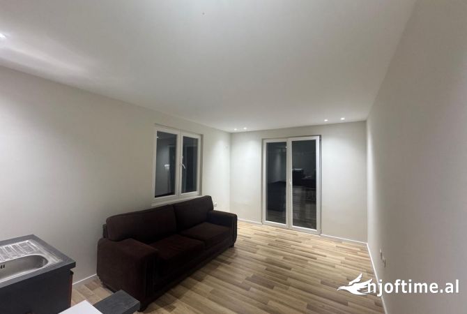 Shitet apartament 2+1 te Mine Peza.