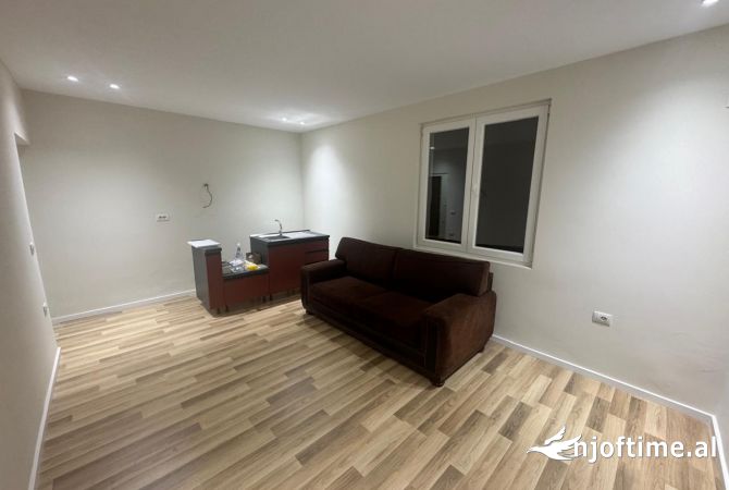 Shtepi ne shitje Apartament ne Tirane, 2+1, Mobilimi Bosh, pa mobiluar, Pagesa 154,000  Euro.