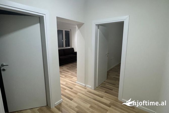 Shtepi ne shitje Apartament ne Tirane, 2+1, Mobilimi Bosh, pa mobiluar, Pagesa 154,000  Euro.