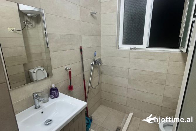 Shtepi ne shitje Apartament ne Tirane, 2+1, Mobilimi Bosh, pa mobiluar, Pagesa 154,000  Euro.