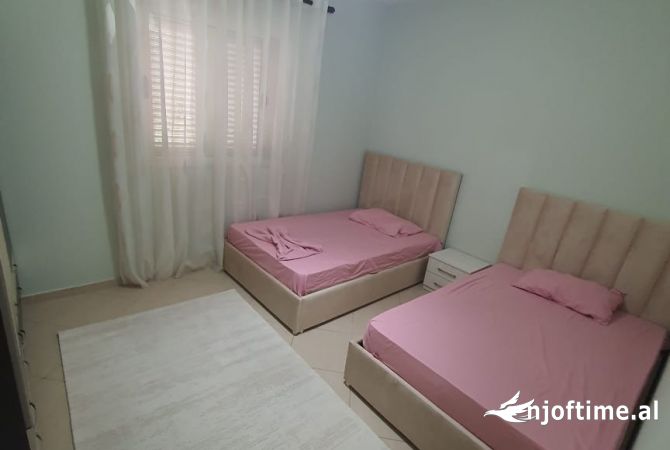 Shtepi me qera Apartament ne Tirane, 2+1, Mobilimi E mobiluar, Pagesa 550  Euro.
