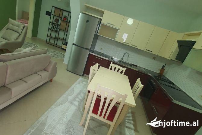Shtepi me qera Apartament ne Tirane, 2+1, Mobilimi E mobiluar, Pagesa 550  Euro.