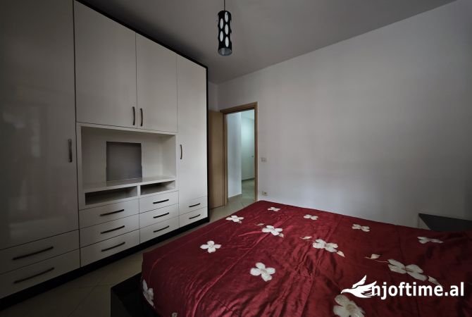 Shtepi me qera Apartament ne Tirane, 2+1, Mobilimi E mobiluar, Pagesa 550  Euro.