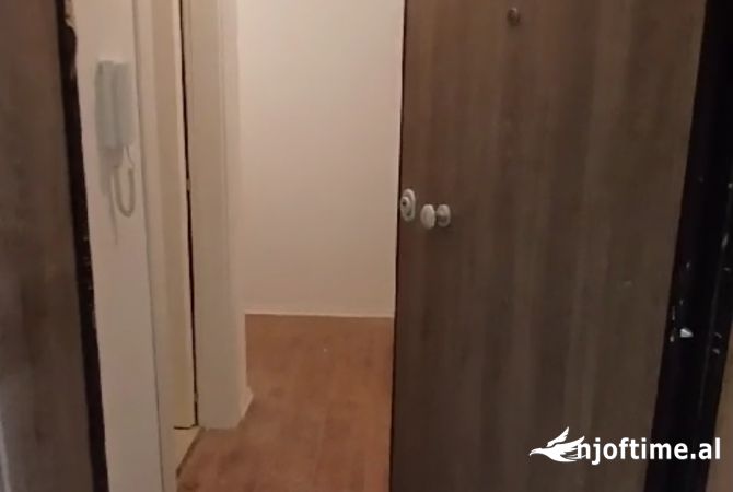 Jepet me qera  Super ambient per zyra te pazari i ri 