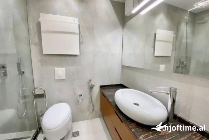 Shtepi ne shitje Apartament ne Tirane, 3+1, Mobilimi E mobiluar, Pagesa 350,000  Euro.