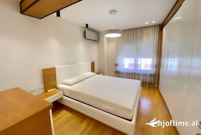 Shtepi ne shitje Apartament ne Tirane, 3+1, Mobilimi E mobiluar, Pagesa 350,000  Euro.