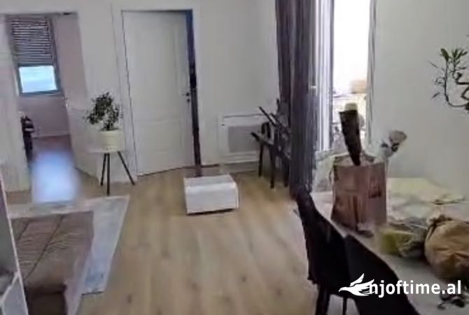 Shtepi ne shitje Apartament ne Tirane, 2+1, Mobilimi E mobiluar, Pagesa 155,000  Euro.