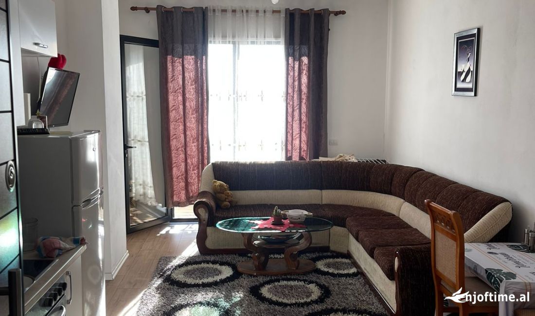 Shtepi ne shitje Apartament ne Tirane, 1+1, Mobilimi E mobiluar, Pagesa 62,000  Euro.