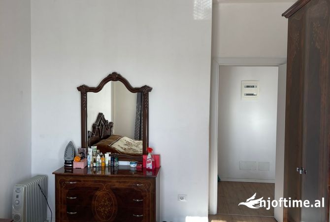 Shtepi ne shitje Apartament ne Tirane, 1+1, Mobilimi E mobiluar, Pagesa 62,000  Euro.