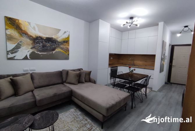 Jepet me qera apartamenti 1+1, ne afersi te spitalit Amerikan 3