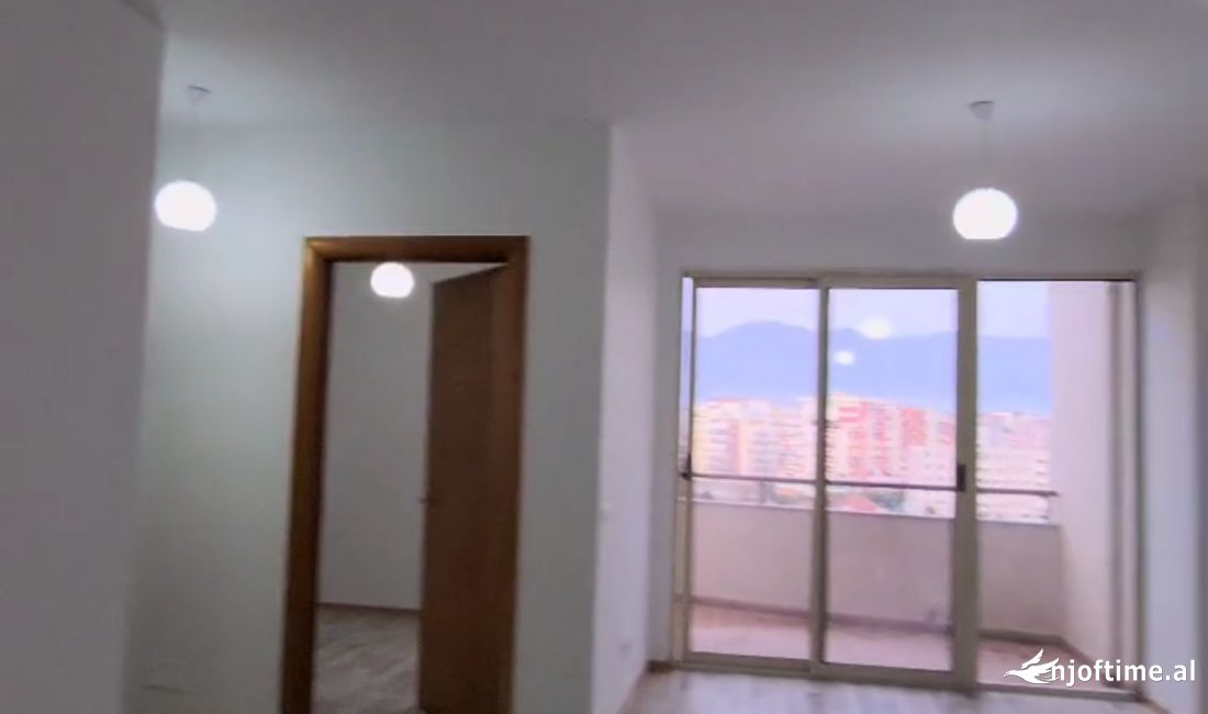 Shtepi ne shitje Apartament ne Tirane, 2+1, Mobilimi Bosh, pa mobiluar, Pagesa 128,000  Euro.